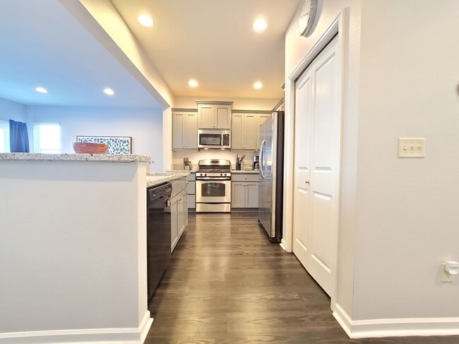 Foto del edificio - 4 bedroom/2.5 bath in Parkside Estates