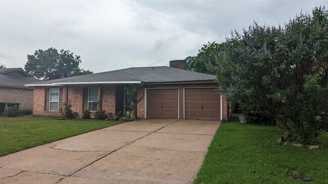 Building Photo - 6130 S Pinesap Dr