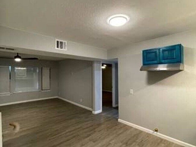 Building Photo - 2 Bedroom Single Family Home in Corpus Chr...
