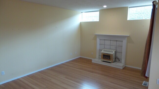 Foto del edificio - Application Pending - 3 Bedroom House For ...
