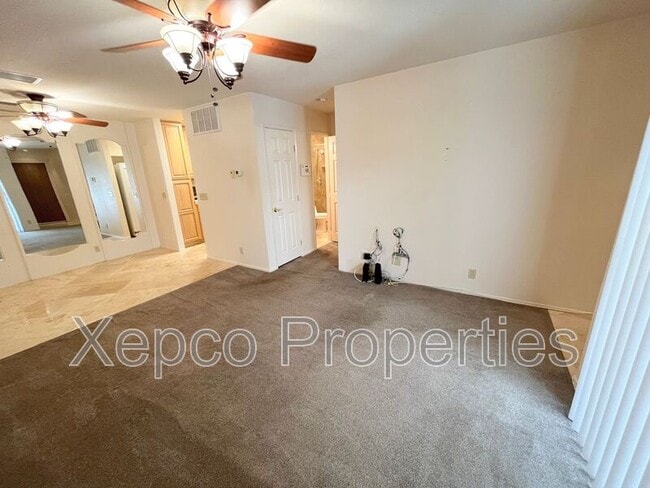 Building Photo - 420 N Villa Ct