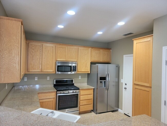 Building Photo - Adorable 2 bedroom 2 bath home