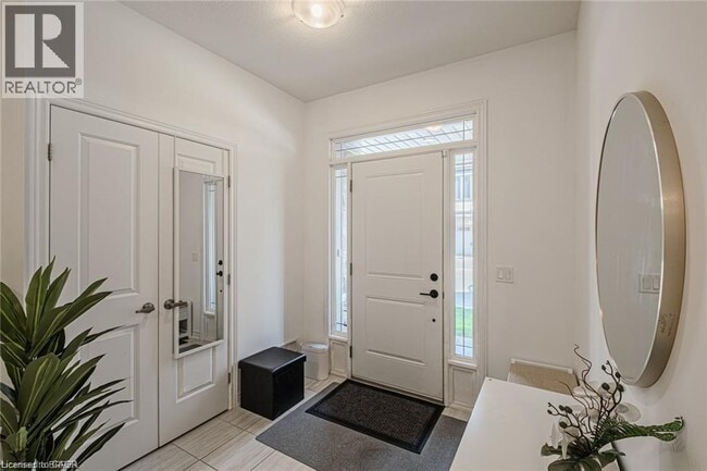 Photo du bâtiment - 77 Diana Ave