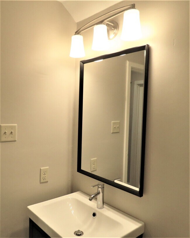 Foto del edificio - 509 E 7th St