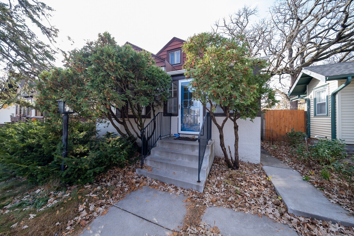 Primary Photo - 4250 Longfellow Ave