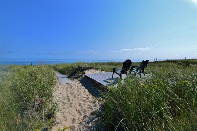 Foto del edificio - 239 Phillips Rd