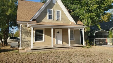 Building Photo - 1402 E Maple Ave