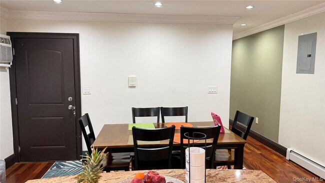 Foto del edificio - 190-18 Woodhull Ave