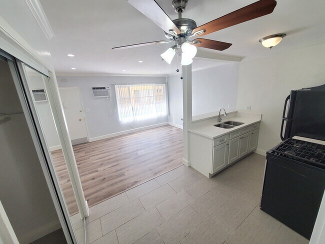 Foto del edificio - 6701 Fountain Ave