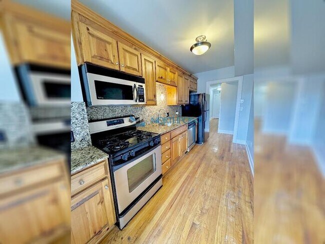 Building Photo - Amazing Top Floor 2bedroom w/Den Plaza Con...
