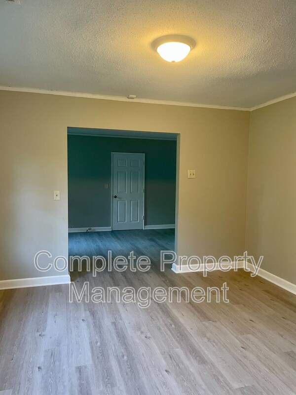 Foto del edificio - 3134 Meadow Ln