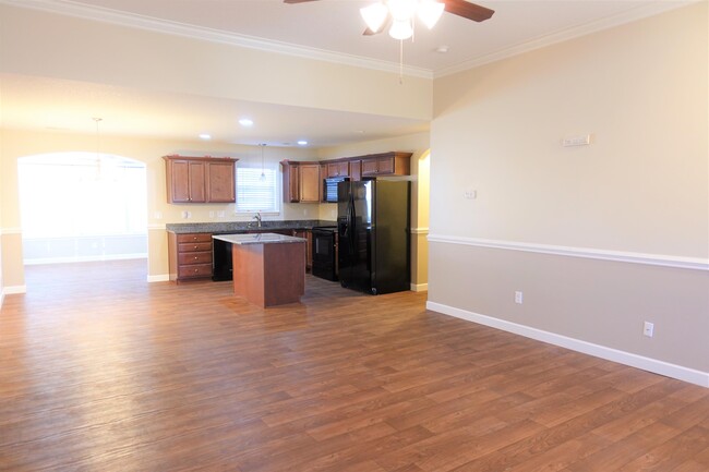 Building Photo - 610 Flintrock Dr
