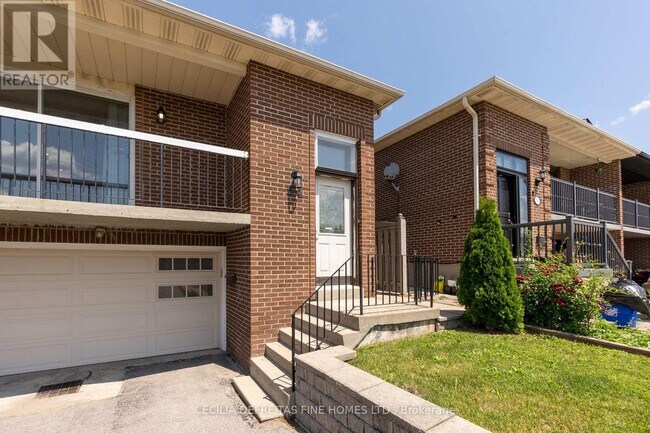 Photo du bâtiment - 54 ASHBURN UPPER Crescent