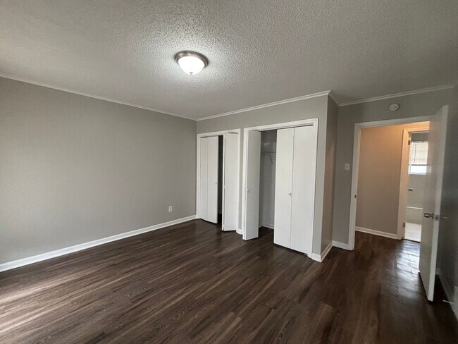 Foto del edificio - 1468 Mullins Station Rd