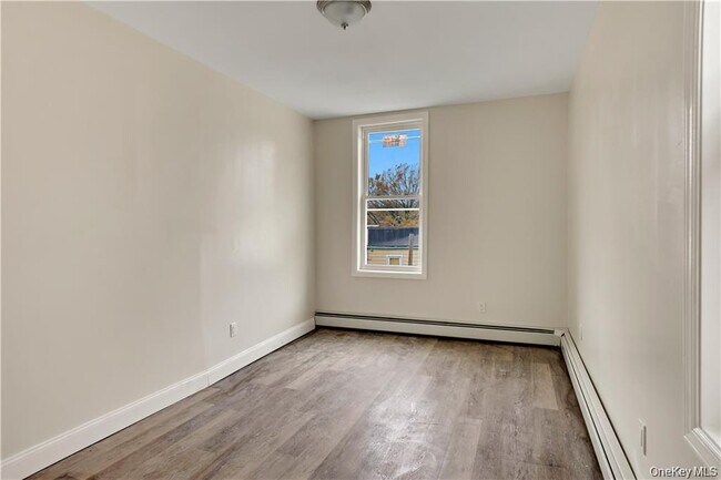 Foto del edificio - 3311 Bainbridge Ave