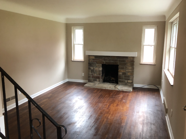 Building Photo - 4558 Edwards Ave