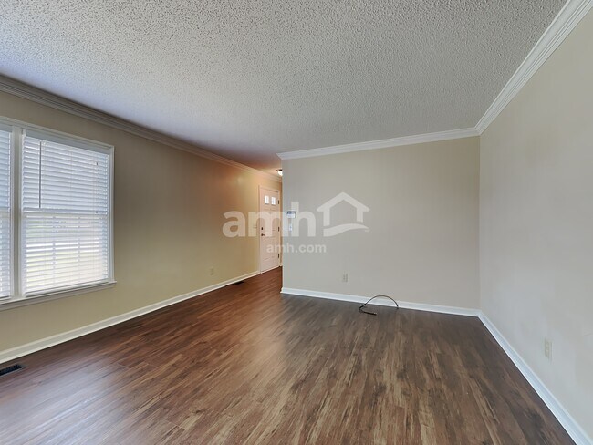 Foto del edificio - 1205 Salem Crossing Rd