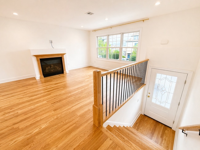 Foto del edificio - 374 Semel Ave