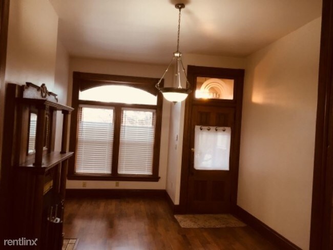 Building Photo - 2 br, 2 bath Townhome - 122 E 5th Street