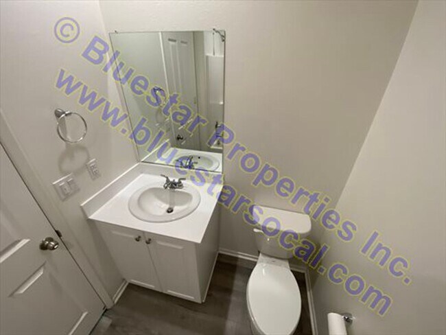 Foto del edificio - Just listed 5 bedroom in Victorville