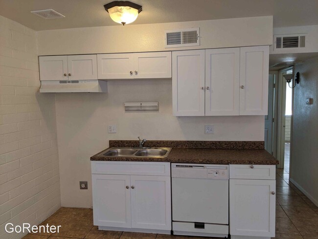 Building Photo - 2 br, 1 bath House - 2333 W Glenrosa Ave #115