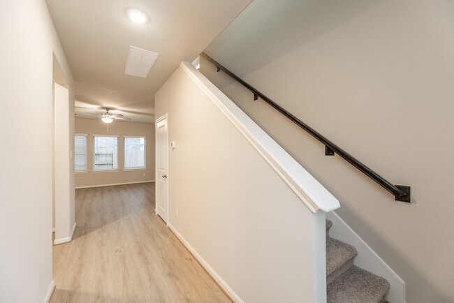 Building Photo - 31115 Mahogany Fir Trl