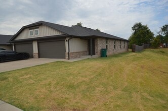 Building Photo - 11209 Howard Dr