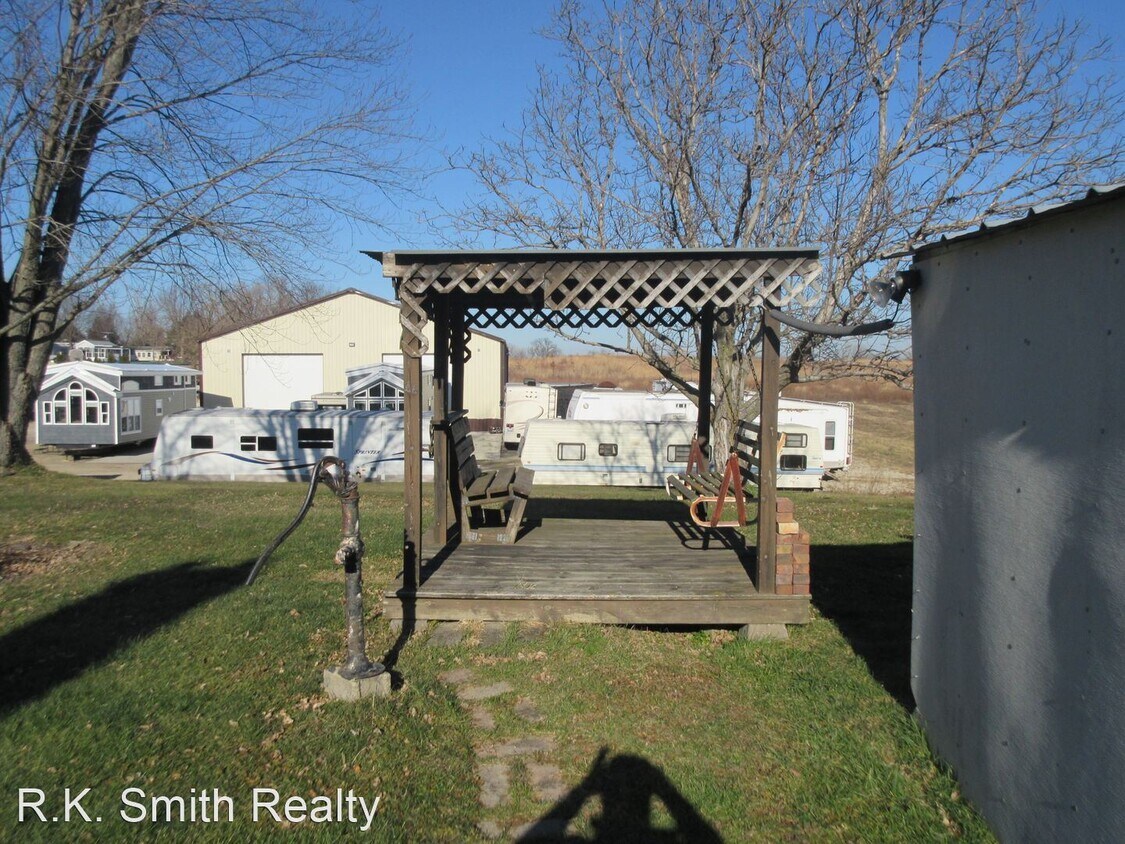 Building Photo - 3 br, 1.5 bath House - 2903 E. HWY 59