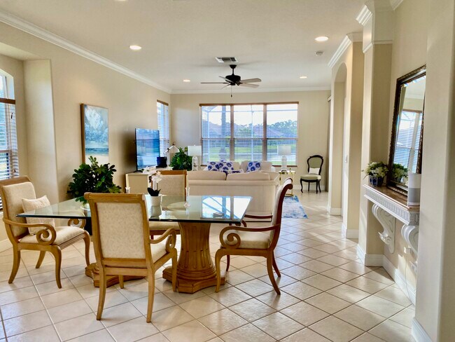 Foto del edificio - 4532 Whispering Oaks Dr