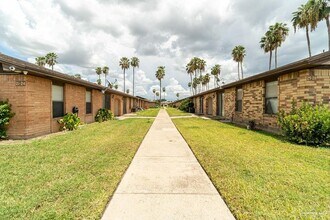 Building Photo - 1500 Evergreen Ave