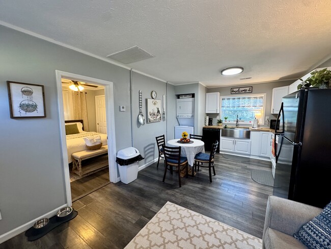 Building Photo - 1115 Henrietta Dr