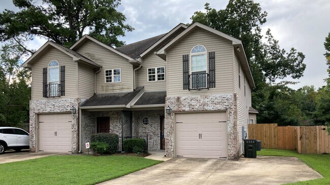 Front - 1807 Saint Charles Way