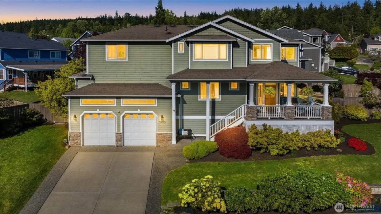 Primary Photo - Spacious 4-Bedroom Gem with Fully Fenced Y...