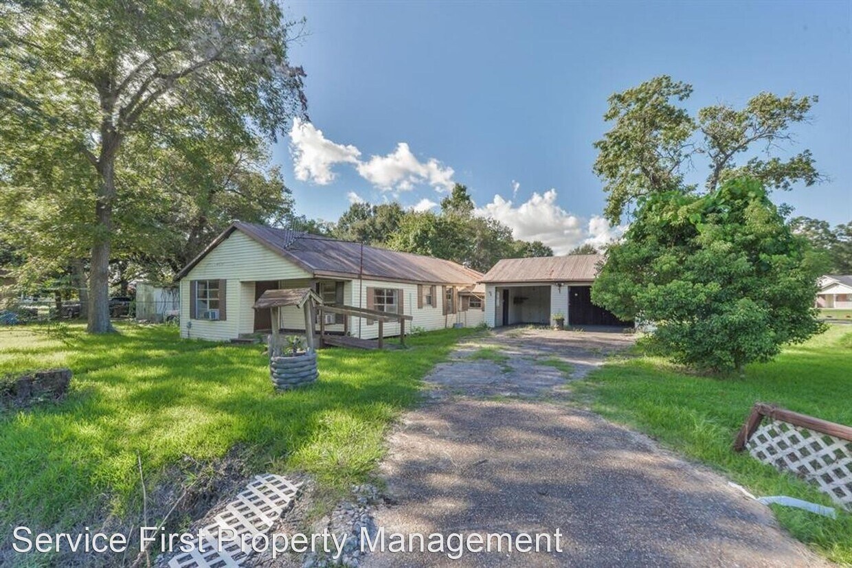 Primary Photo - 4 br, 1 bath House - 104 Tram Rd