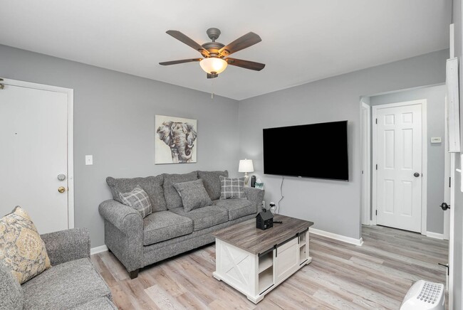 Foto del edificio - 2 bed, newly remodeled hideaway in Trenton...
