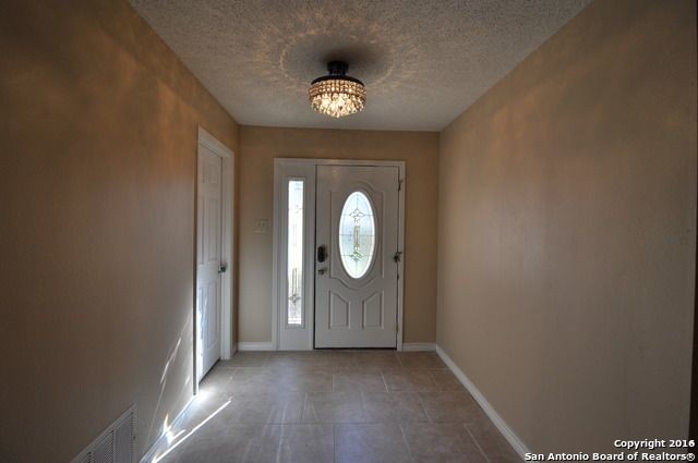 Foto del edificio - 9215 RIDGE GROVE ST