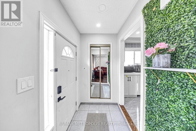 Building Photo - 897 Liverpool Rd