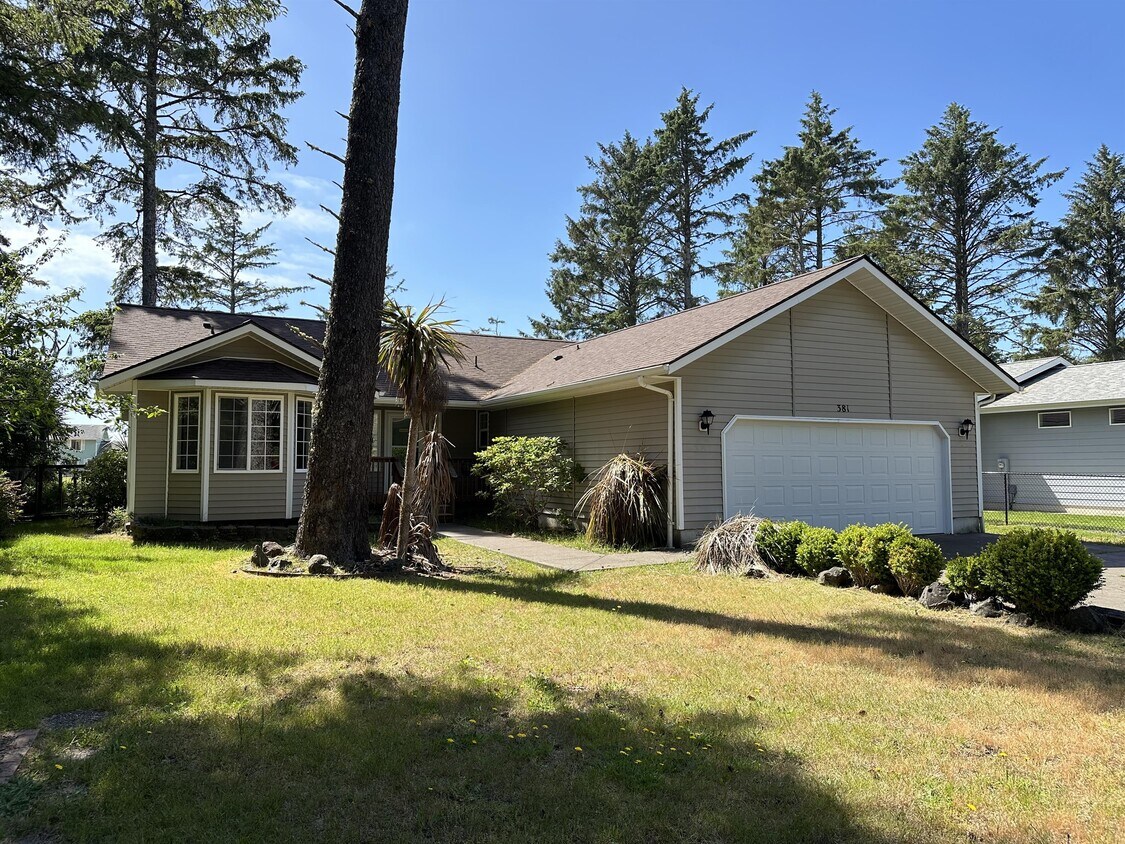 Foto principal - 381 Dolphin Ave NE