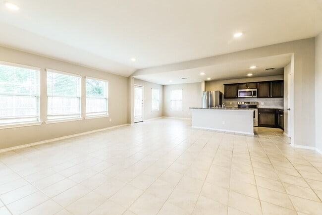 Building Photo - 710 Meadow Wood Ln