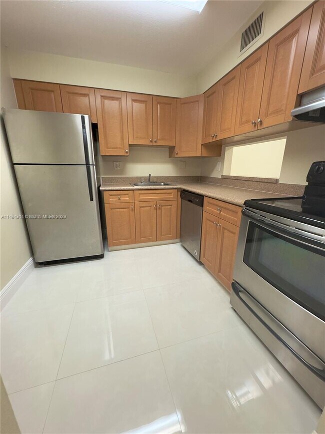 5201 Geneva Ct Unit 212, Doral, FL 33166 Condo for Rent in Doral, FL