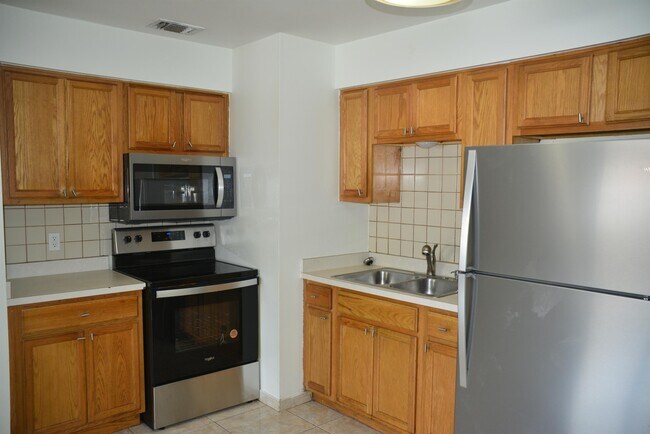 Building Photo - 2510 Ivan Ct