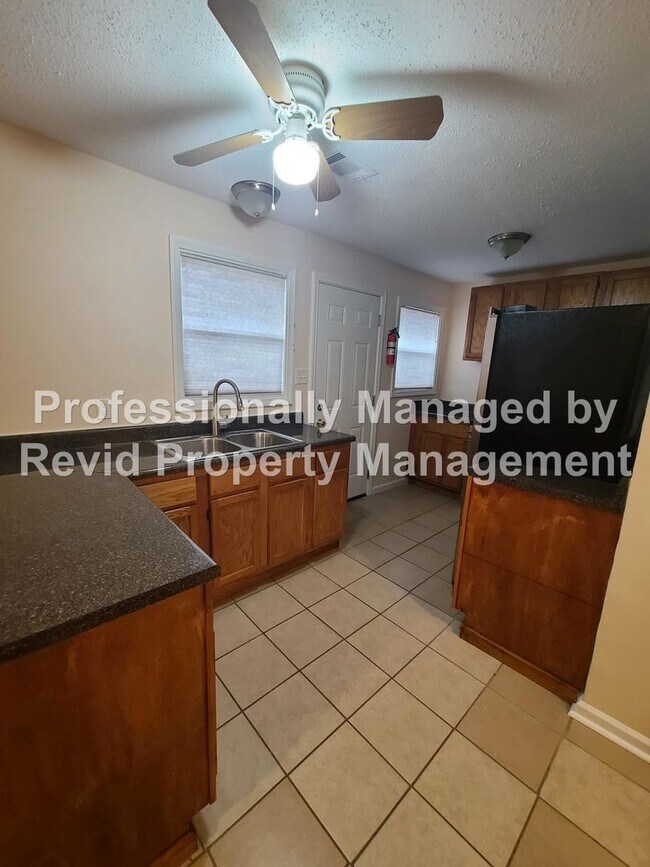 Foto del edificio - 4 bedroom home in Memphis!
