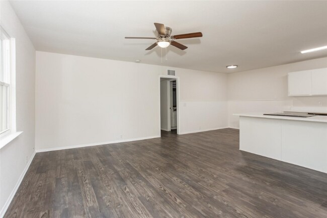 Foto del edificio - 5020 Donnelly Ave