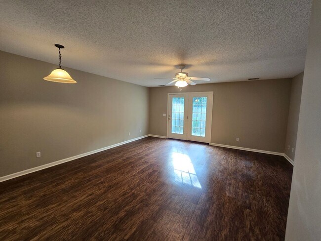 Foto del edificio - 9842-A Whitfield Avenue