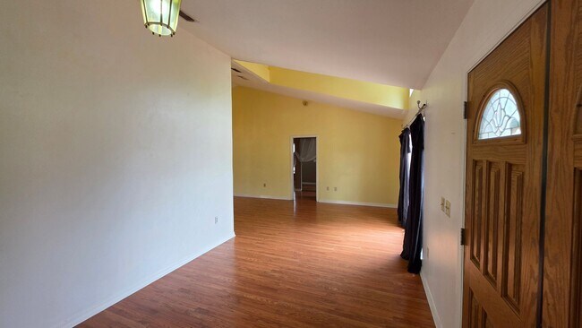 Foto del edificio - 3 Bed, 3 Bath, 2 Car garage.