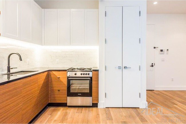 Building Photo - 2 bedroom in brooklyn NY 11225