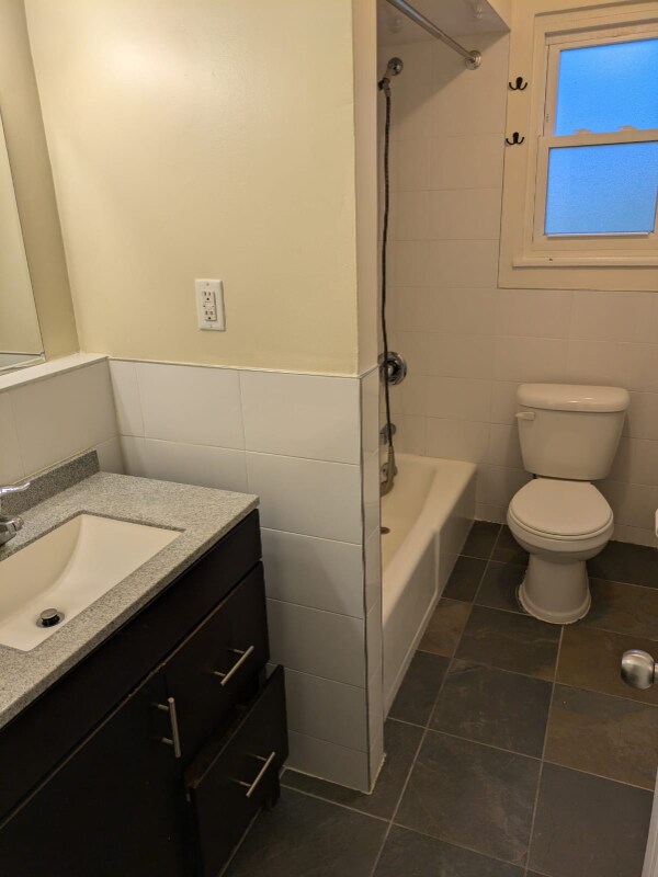 Primary Photo - 437 Elm St