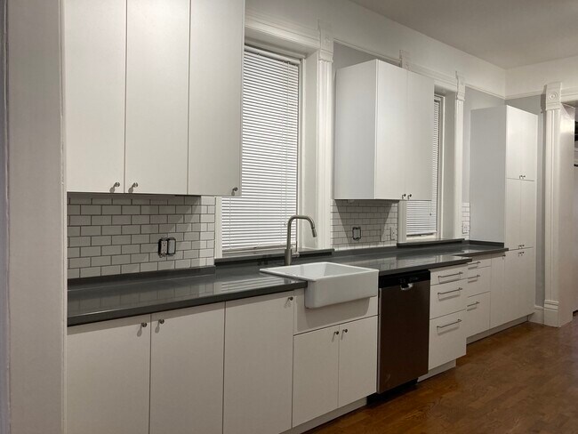 Foto del edificio - 1102 N Wolcott Ave