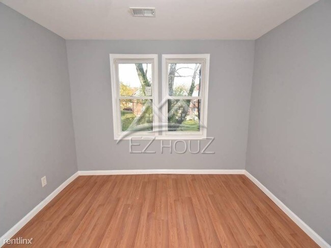 Building Photo - 5634 Midwood Ave