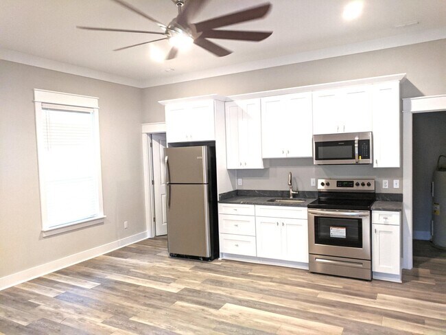 Building Photo - 517 Glenview Dr